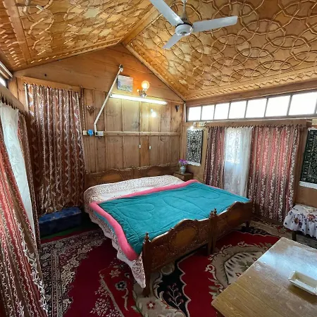 Houseboat Blue Dolphin Srinagar (Jammu and Kashmir) Exterior photo