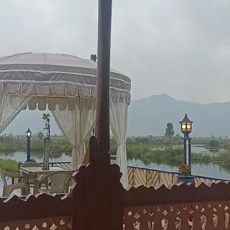 Houseboat Blue Dolphin Srinagar (Jammu and Kashmir) Exterior photo