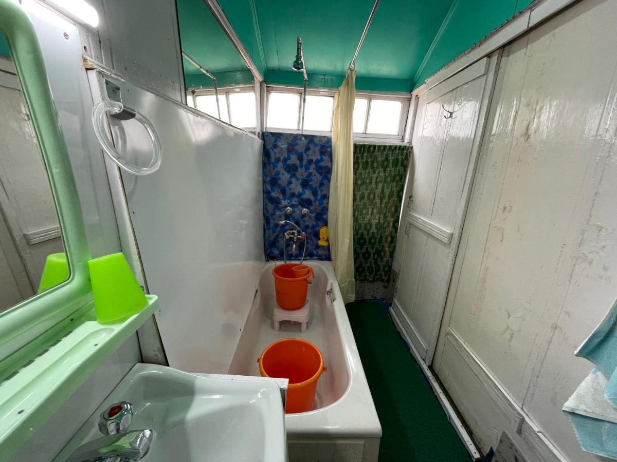 Botel Houseboat Blue Dolphin Srinagar (Jammu and Kashmir)
