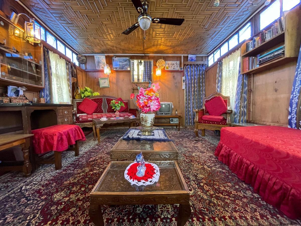 Houseboat Blue Dolphin Srinagar (Jammu and Kashmir)