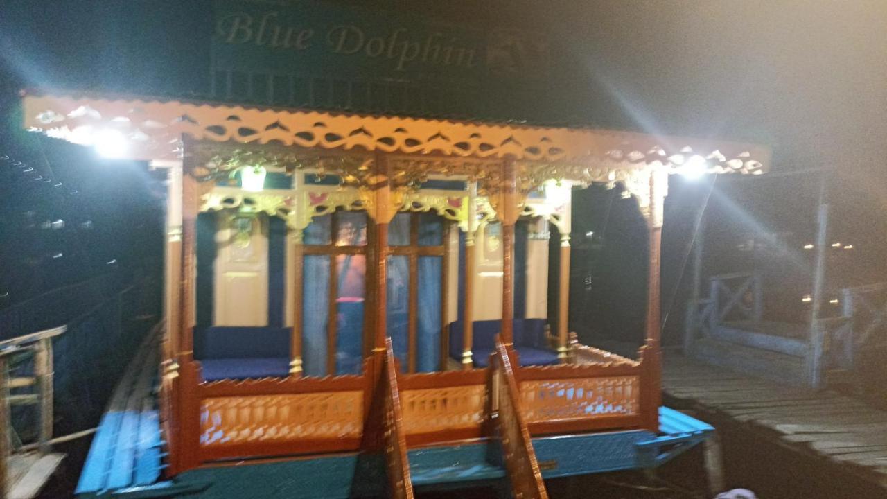 Houseboat Blue Dolphin Botel