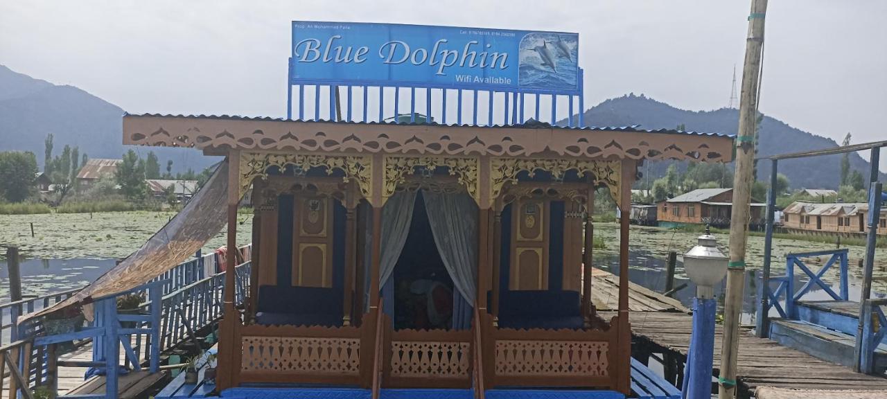 Houseboat Blue Dolphin Botel