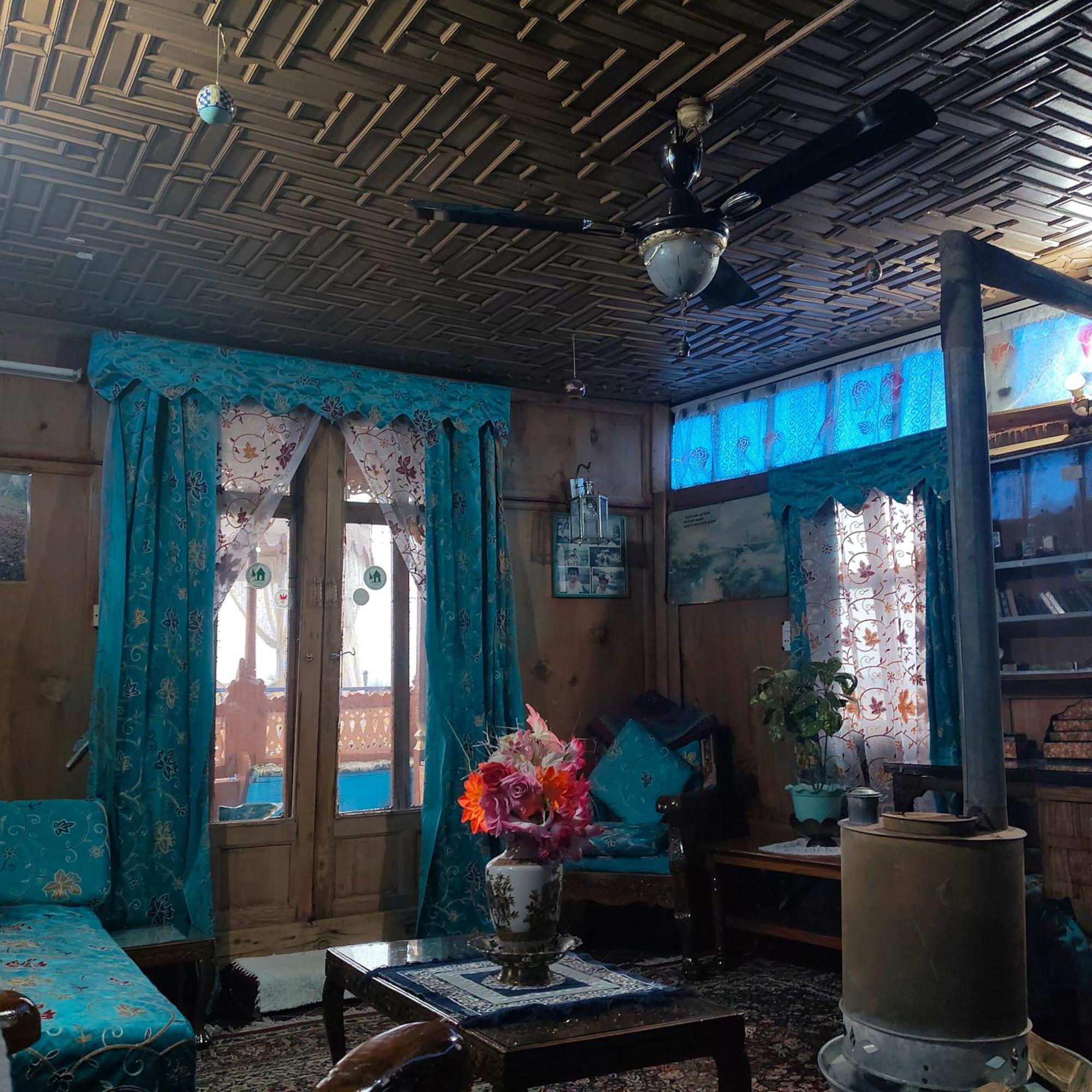 Houseboat Blue Dolphin * Srinagar (Jammu and Kashmir)
